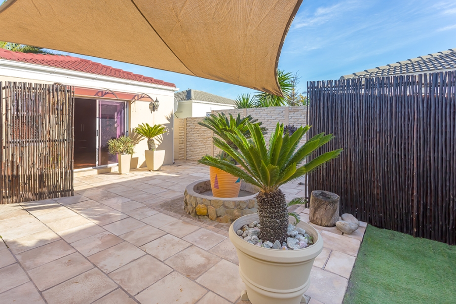 To Let 4 Bedroom Property for Rent in Sunningdale Western Cape